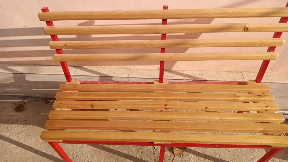 Скамейка для улицы и сада.