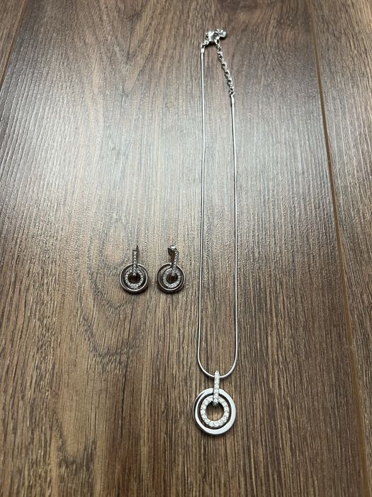 Нежно колие и обеци swarovski