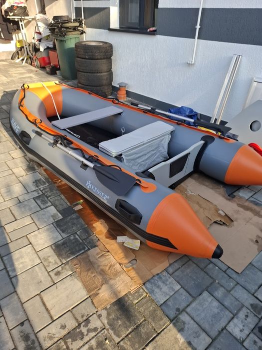 Barca gonflabila 3.20m noua/motor 9.9cai/ motor electric62lb