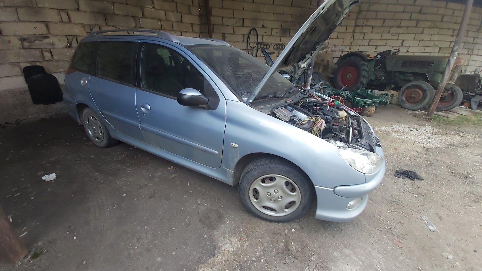 Dezmembrez Peugeot 206 ,1,4 hdi