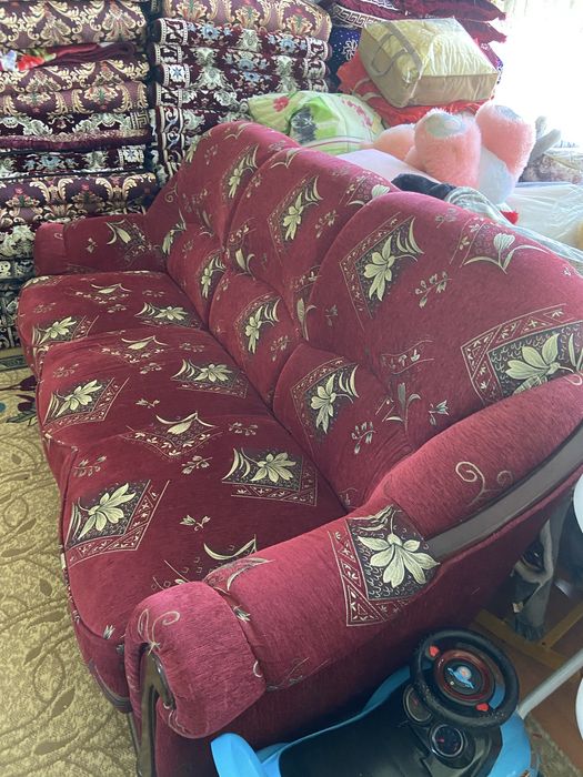 Продается мягкая мебель диван с креслами