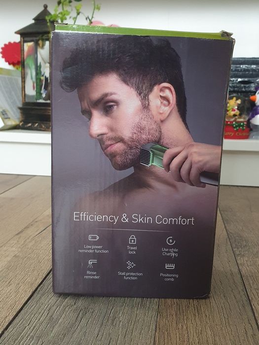 Aparat tuns parul / barba cu aspiratie