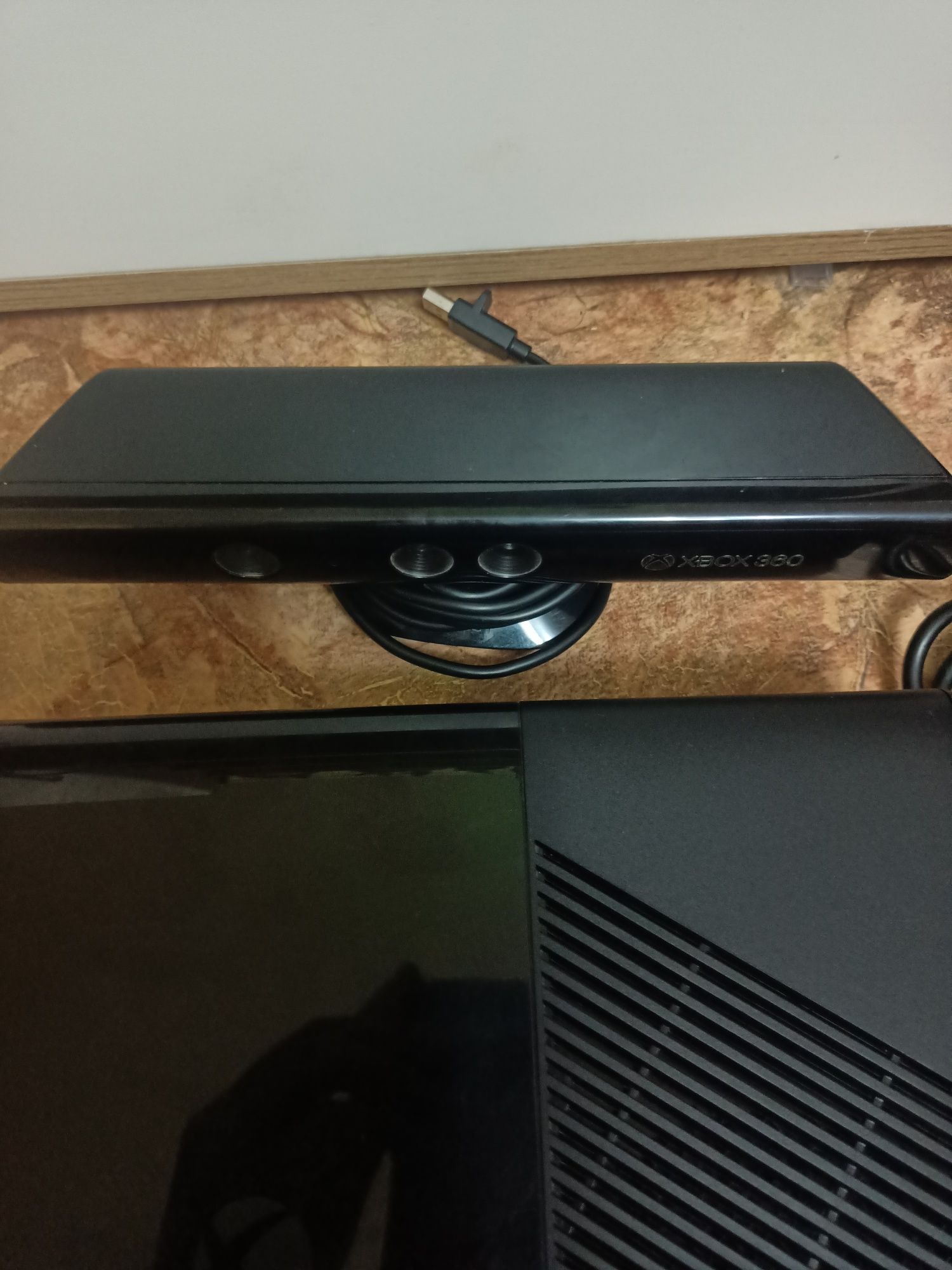 Xbox 360e в отличном состоянии