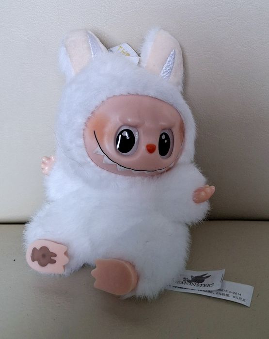 Лабубу бяло лобубу