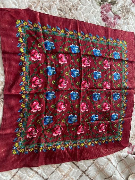 Batic cu model floral si sclipici