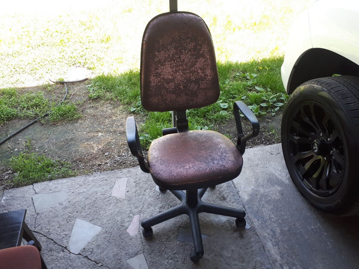 Продам офисный стул