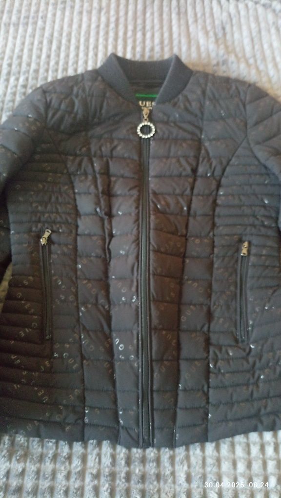 Дамско оригинално яке Guess размер S,