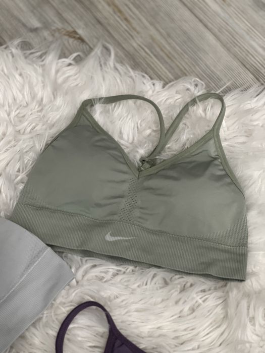 Две дамски бюстиета Nike