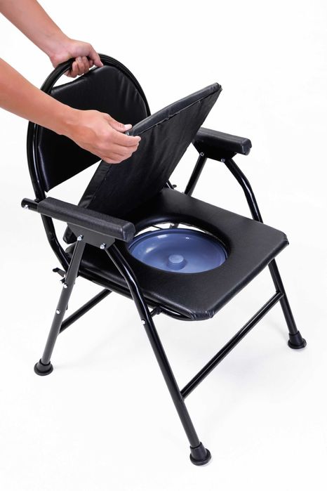 Стульчик унитаз складной кожаный.