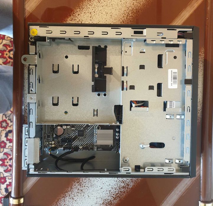 2 броя компютри 10th Generation