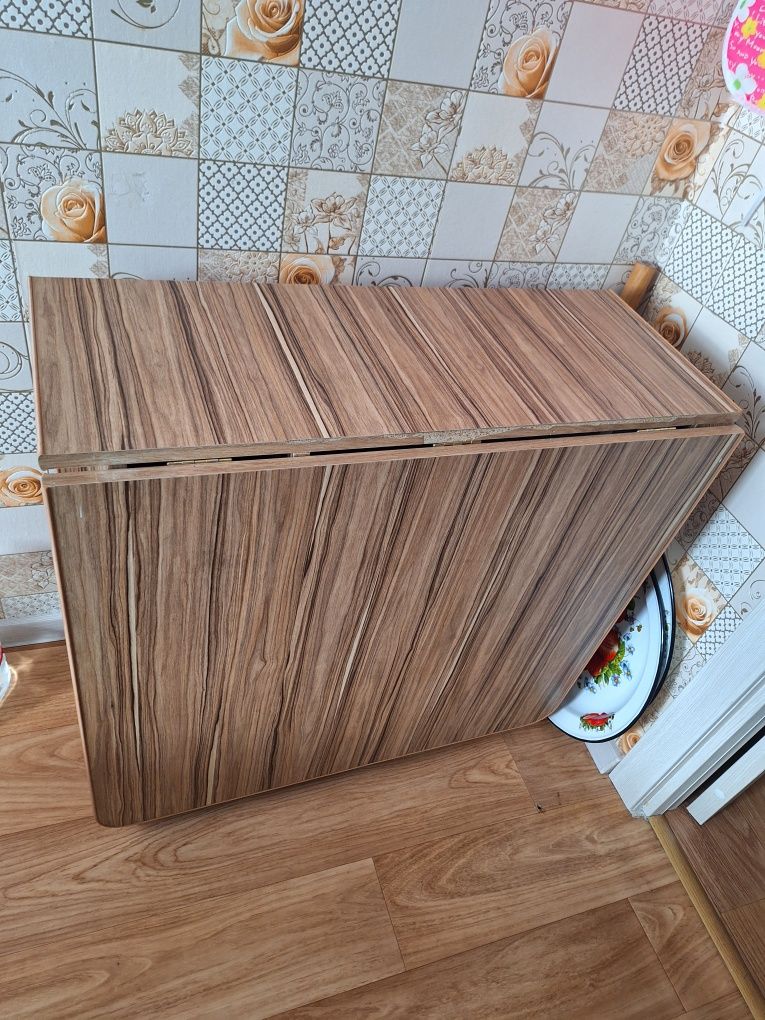 Стол продаётся срочно