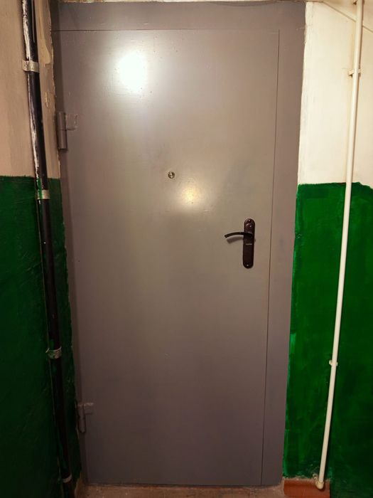 Продам железную дверь