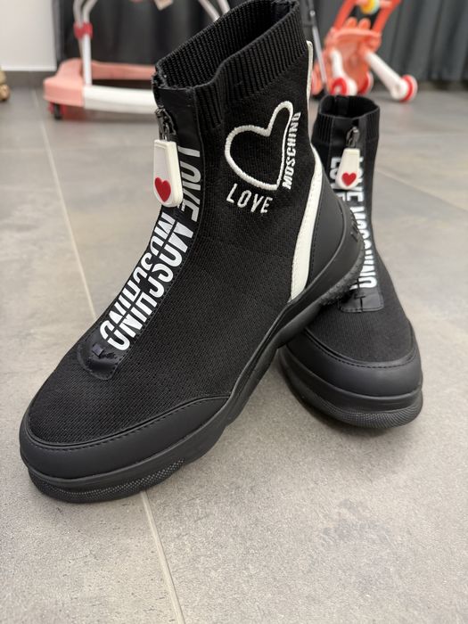 Сникърси love moschino