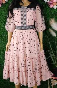 Бутикова розова рокля