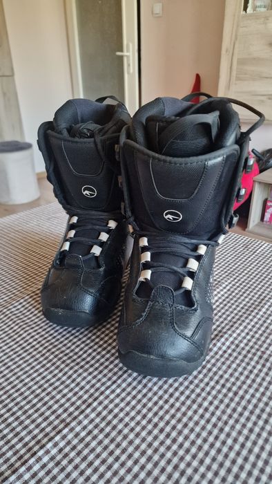 Сноуборд обувки 235 мм отговарят на 37 номер