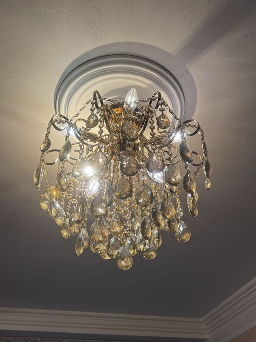 Продам 2 люстры по 150 000 сум каждая