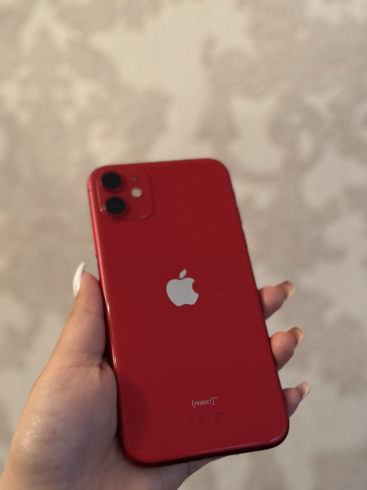 Продам IPhone 11 красный в отличном состоянии.