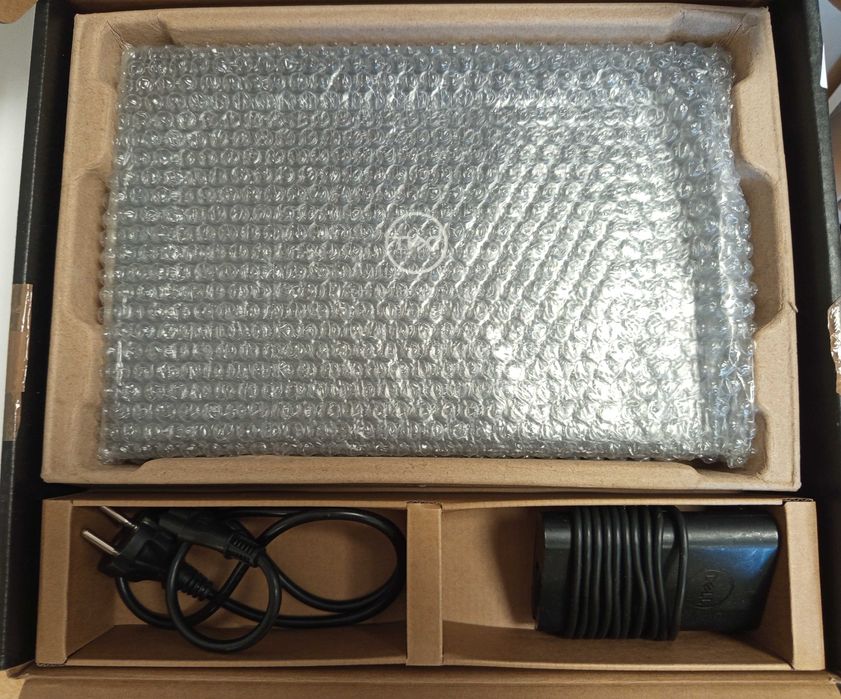 Лаптоп Dell Latitude 7390 Black Notebook 33.8 cm13.3"