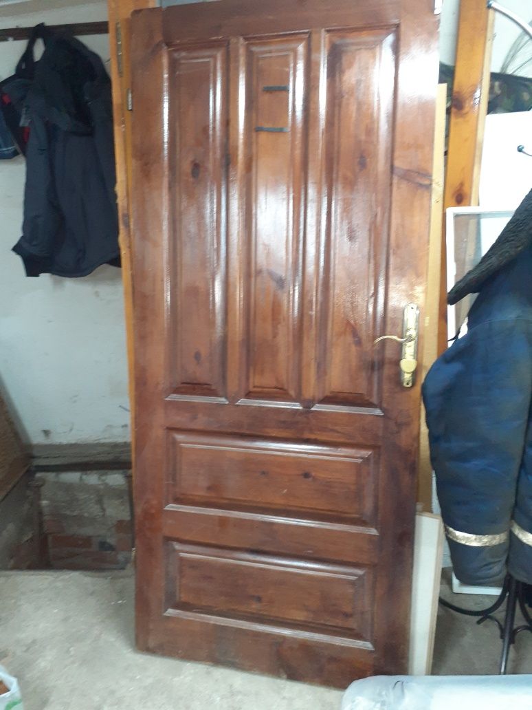 Двери деревянные 3 шт