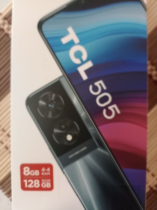 Продавам смартфон TCL 505