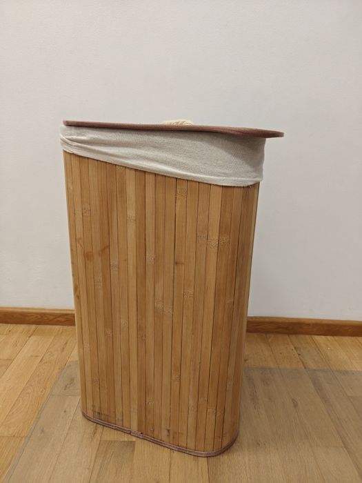 Vând cos rufe bambus pe colt Heinner home