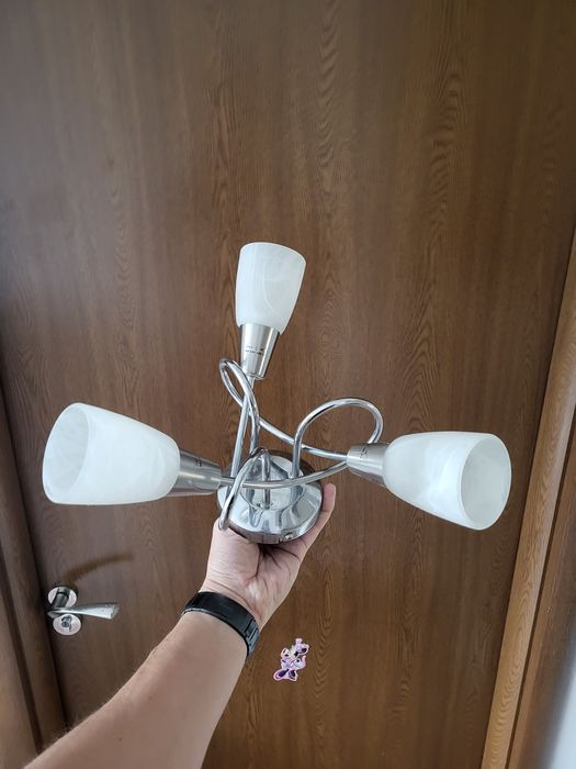 Троен спот и два полюлея