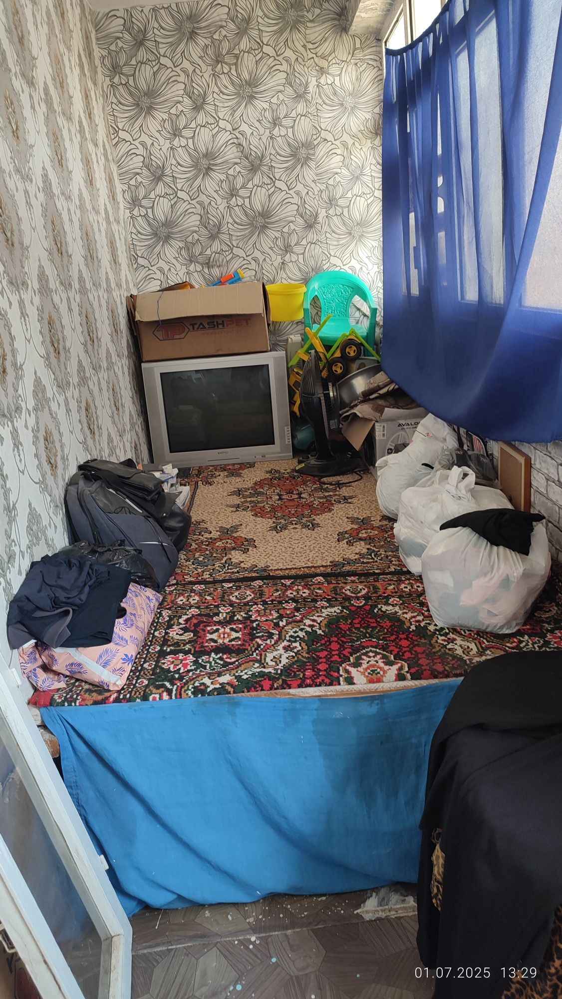 Paxtazordan 4 etaj 1 xonali kvartira sotiladi