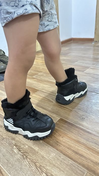 Детская обувь 27 размер в отличном состоянии