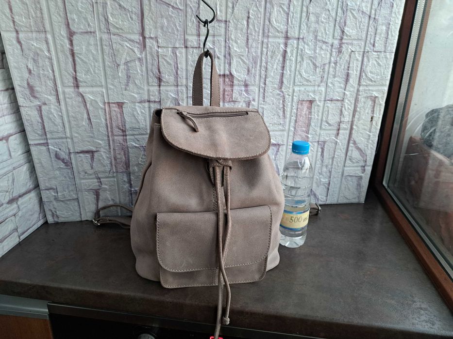 дамска раница.бежова кожена чанта,-естествен велур