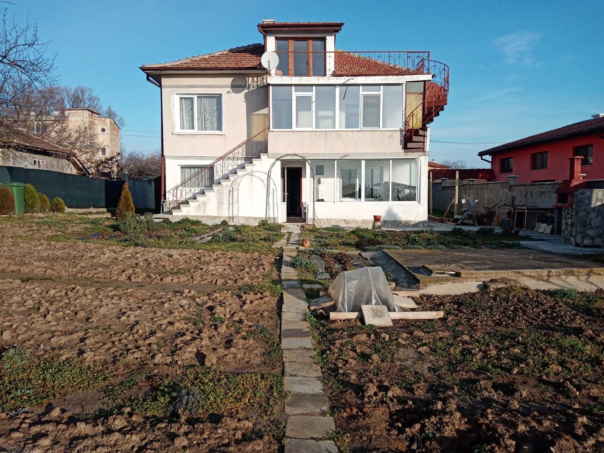 Продавам къща с. Близнаци