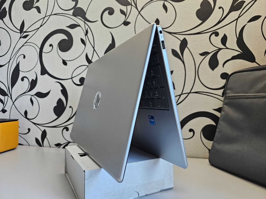 ПРОДАМ HP Laptop 15 (2025) Ноутбук Core™i5-1334U/8GB/512SSD/15.6"HDLED