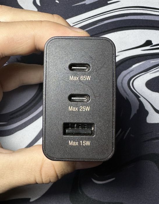 Продам адаптер на 3 разьема, type-c 65w, 25w и usb