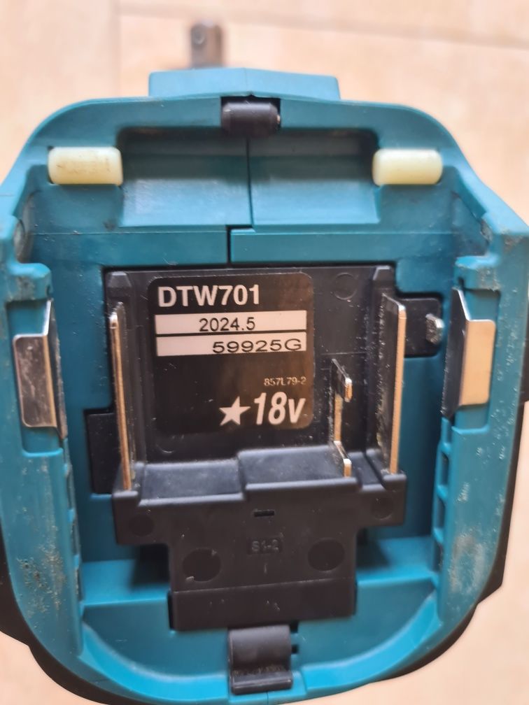 Makita DTW 701 - masina de insurubat cu impact