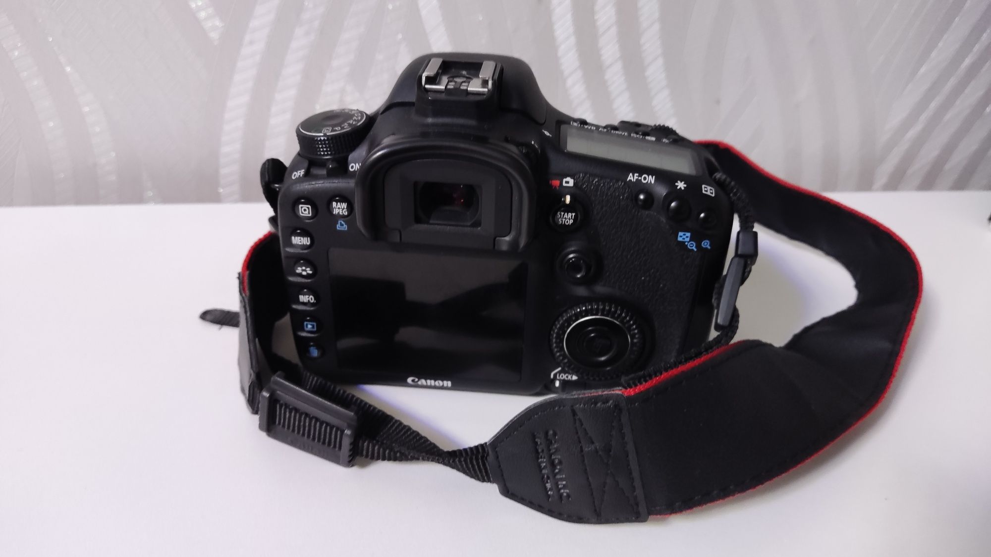 Продам Canon EOS 7D BODY