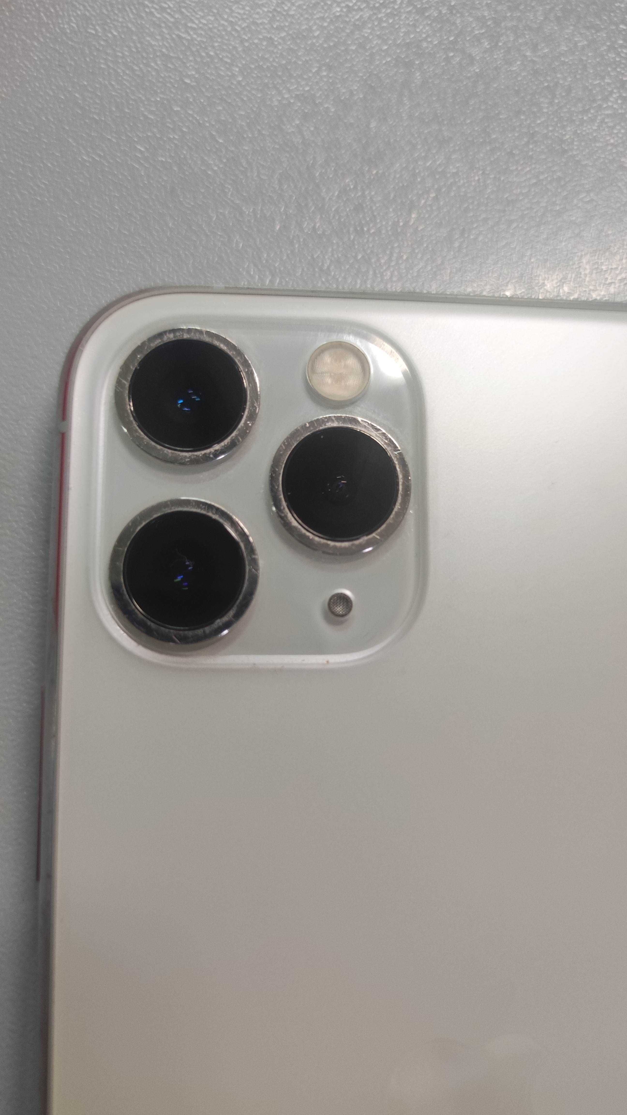 Продавам Iphone 11 Pro