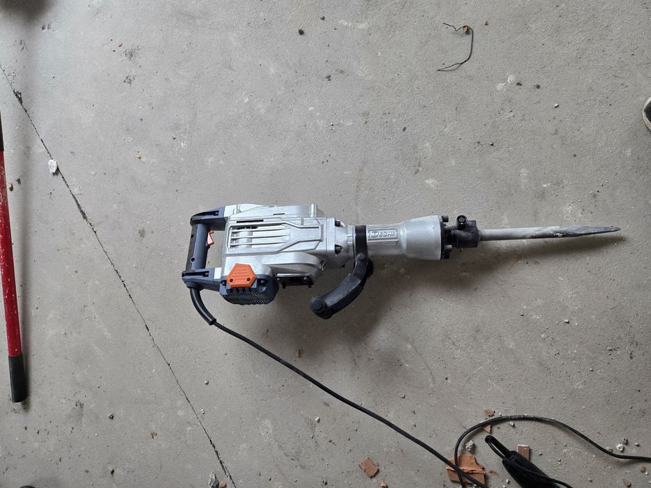 Închiriez picamer/ demolator