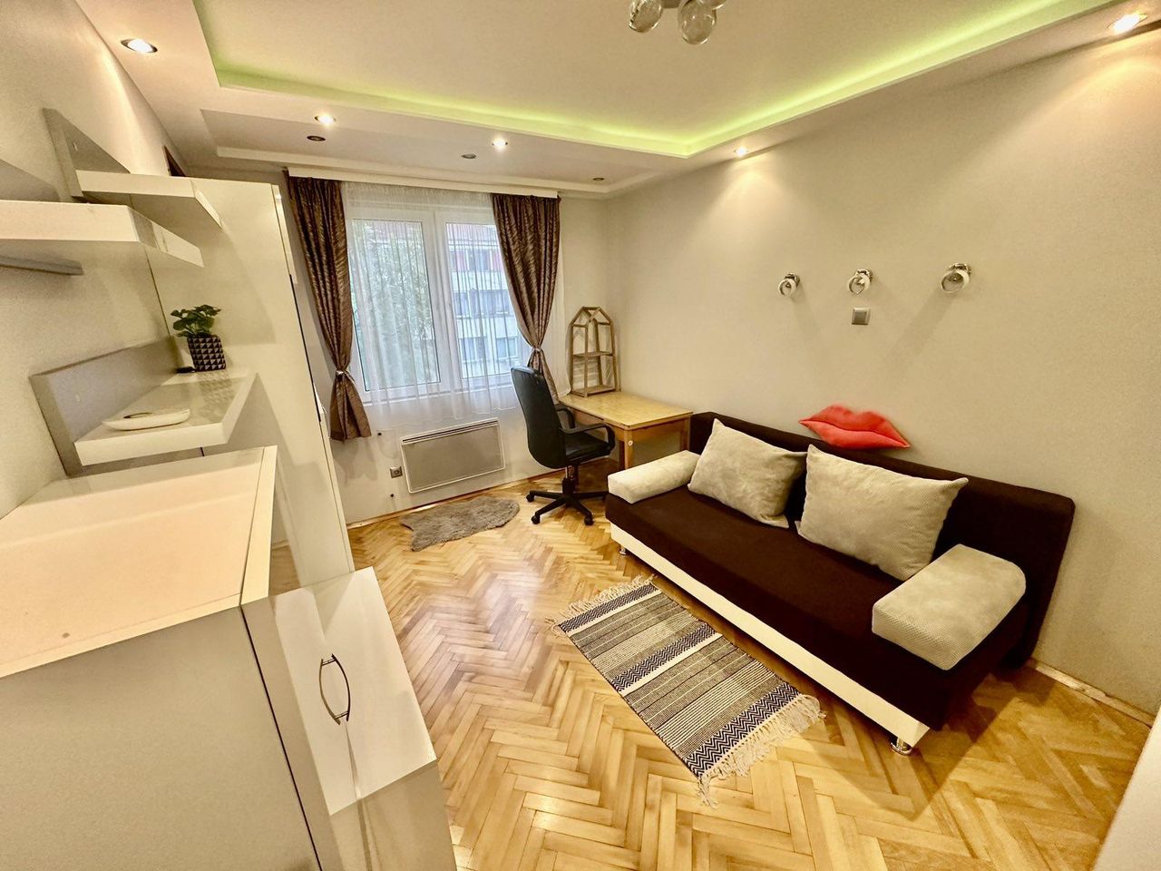 Продава се Тристаен апартамент в Бургас, Възраждане - 78 кв.м за 1981 €/кв.м - Снимка #4