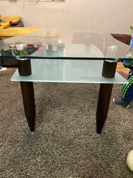 Холна стъклена маса