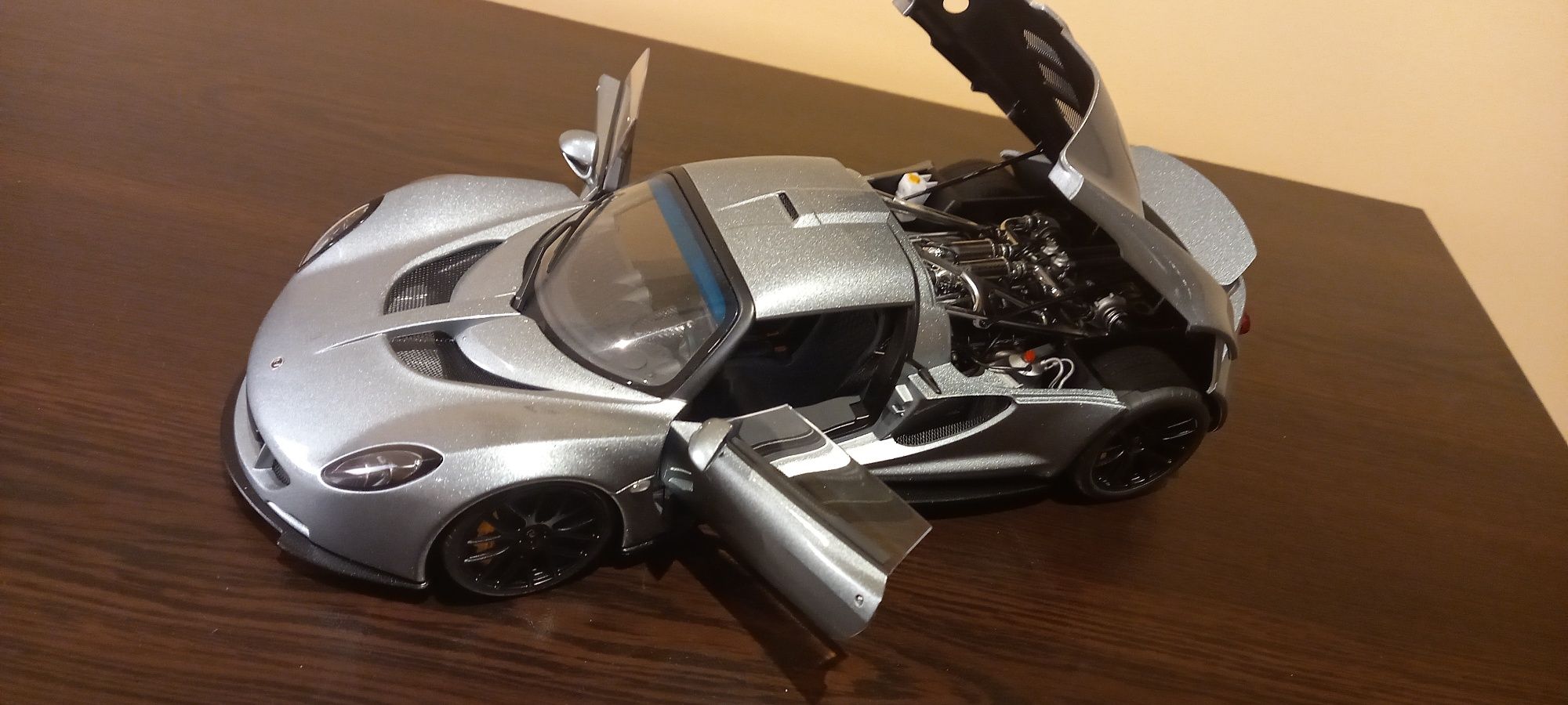 HENNESSEY - VENOM GT  2012  auto art 1:18