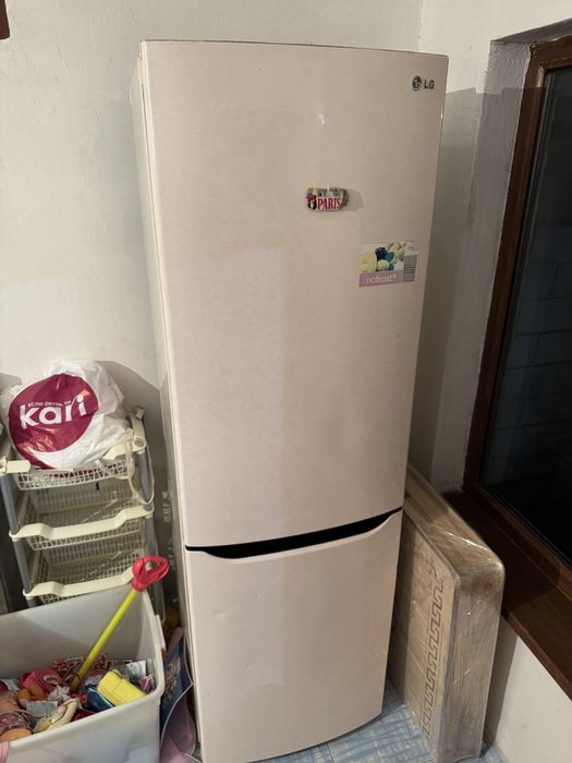 Холодилник LG в отличном состоянии