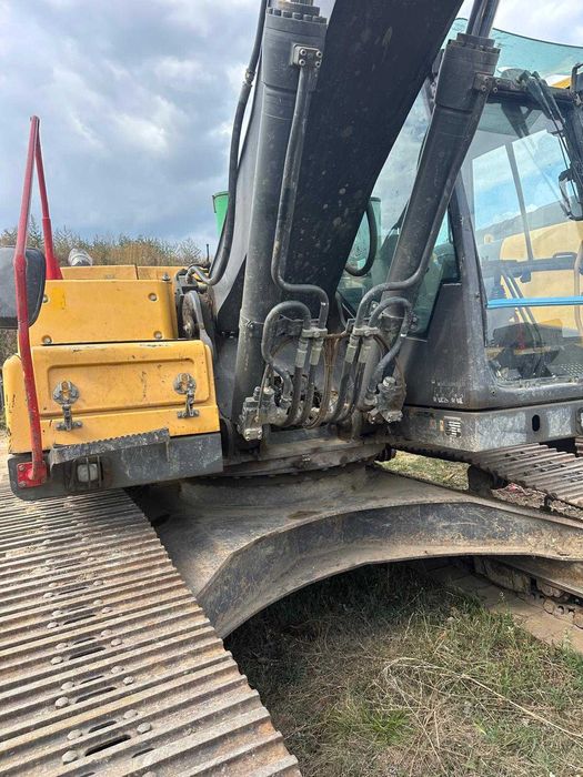 VAND Excavator pe senile Volvo 250DL