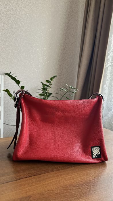 Сумочка кожаная через плечо, вместитғльная, 2 отдела, несколько кармаш