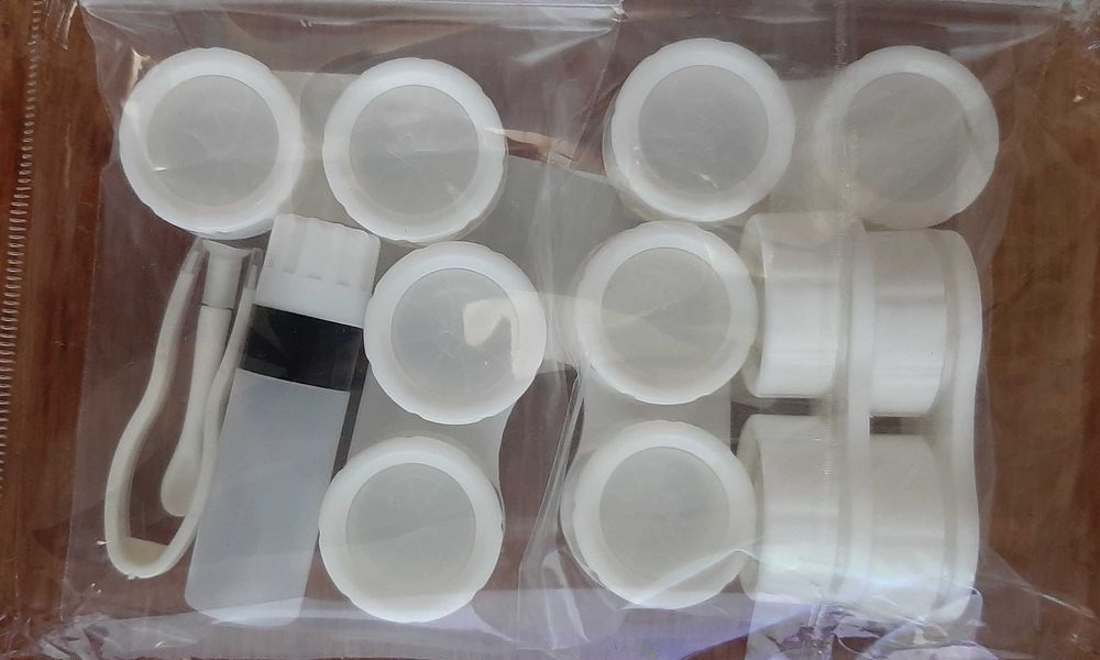 Средства для ухода за линзами с 6-ю контейнерами для линз новые