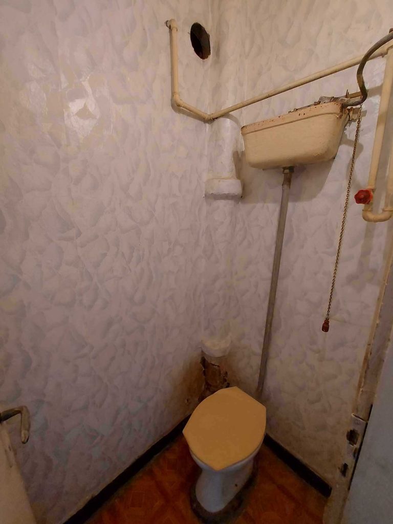 Продава се Тристаен апартамент в Търговище, Център - 85 кв.м за 960 €/кв.м - Снимка #9