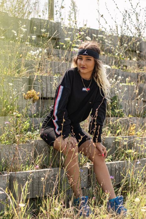 Bluza Tommy Hilfiger cu taietura V