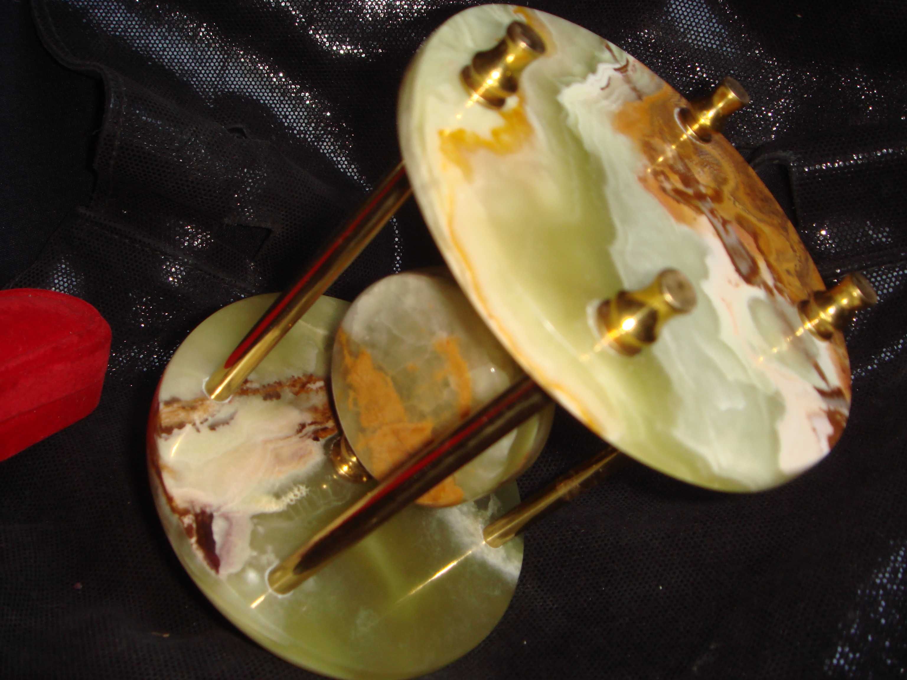 Оникс 100% натуральный камень и бронза - часы в декоративной Рото́нде