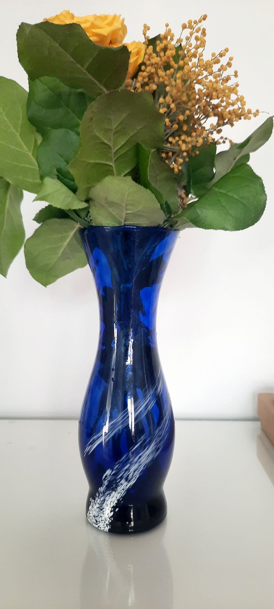 Vaza de sticla albastra cobalt