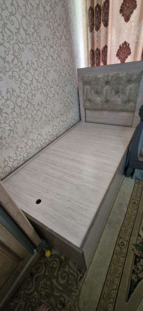 Продаётся  детская кровать размеры длина 155 см ширина 84