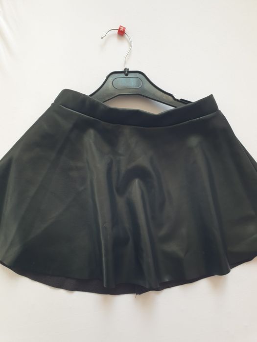 Кожена пола за момиченце