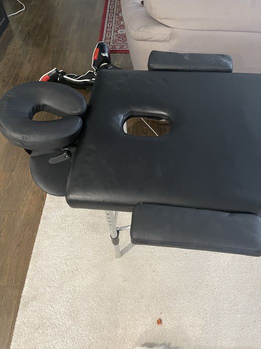 Масажна кушетка